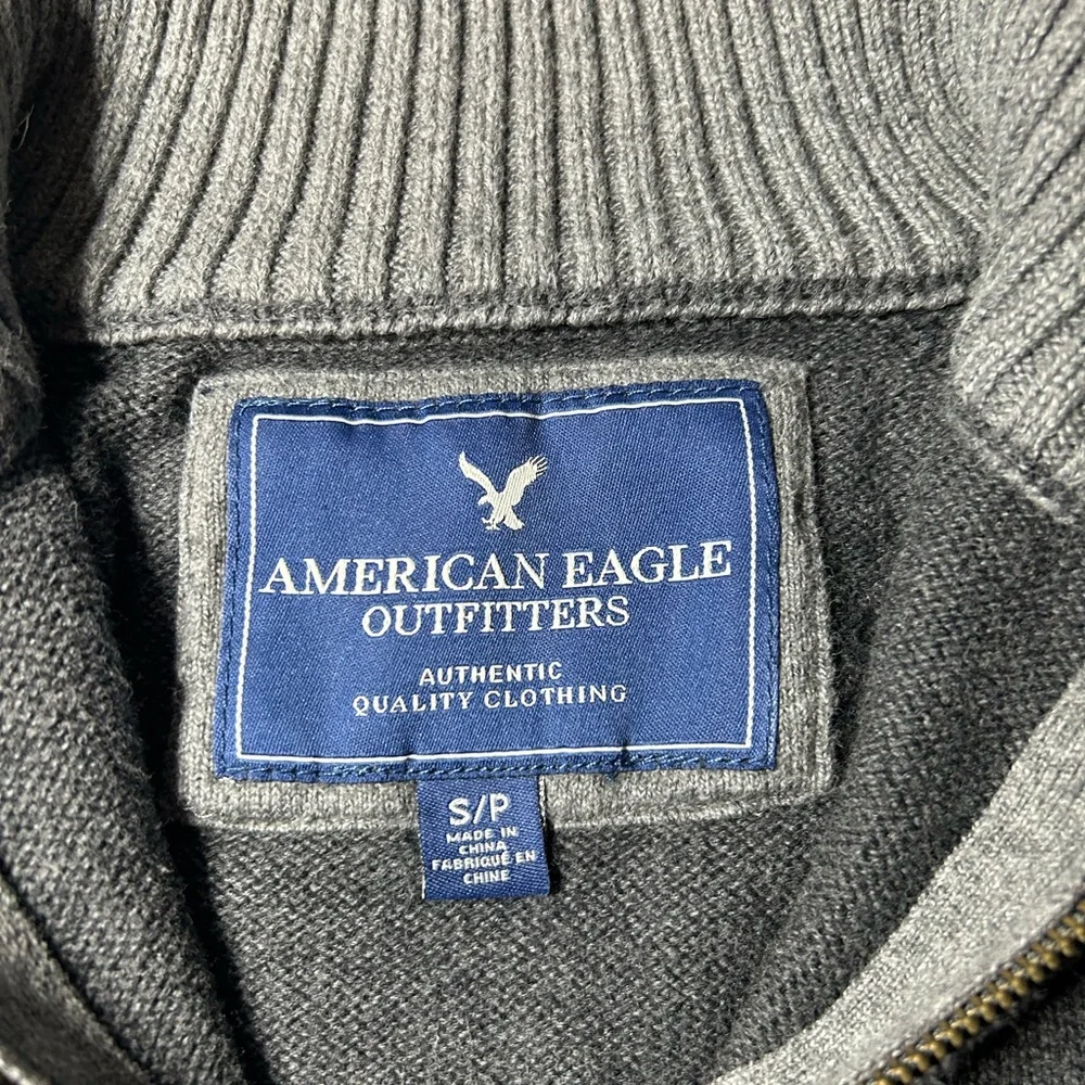 American Eagle outfitters men’s size small pull over sweater with a zip up front